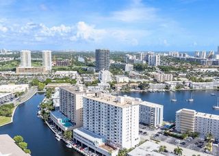 427 Golden Isles Dr 7J, Hallandale Beach, FL 33009