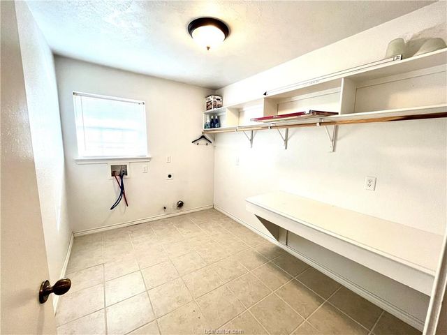 907 Barchetta Drive, College Station, TX 77845