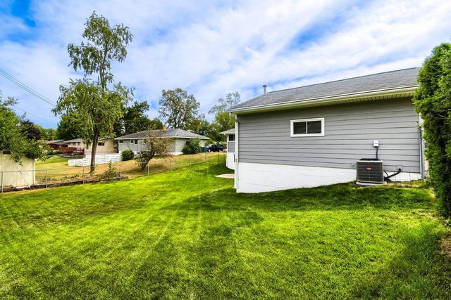 227 Dawn Avenue, Shoreview, MN 55126