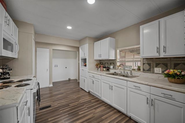 1202 Willow Lane, League City, TX 77573