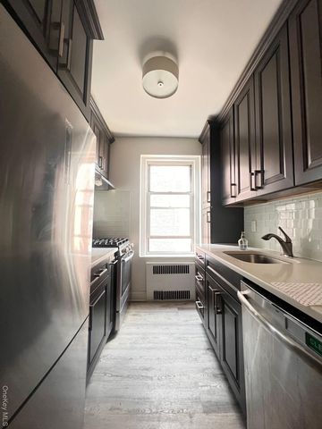 63-109 Saunders St C14, Rego Park, NY 11374