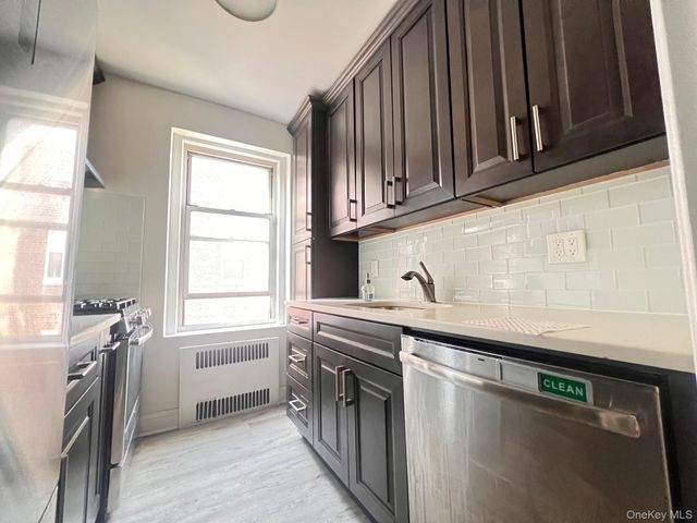 63-109 Saunders St C14, Rego Park, NY 11374