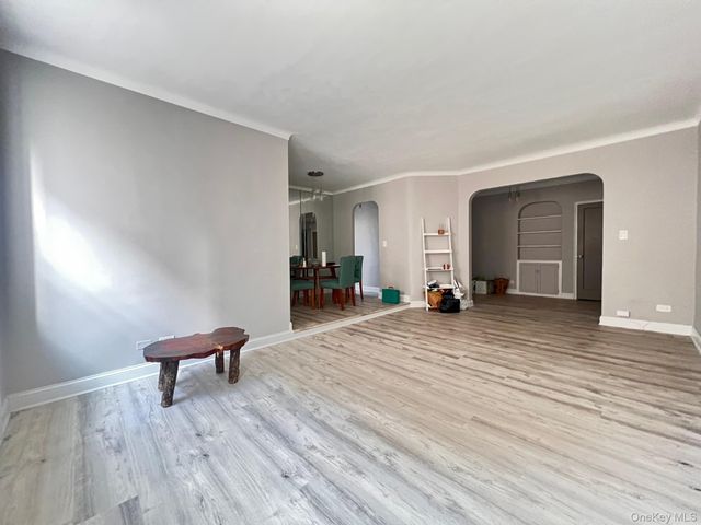 63-109 Saunders St C14, Rego Park, NY 11374