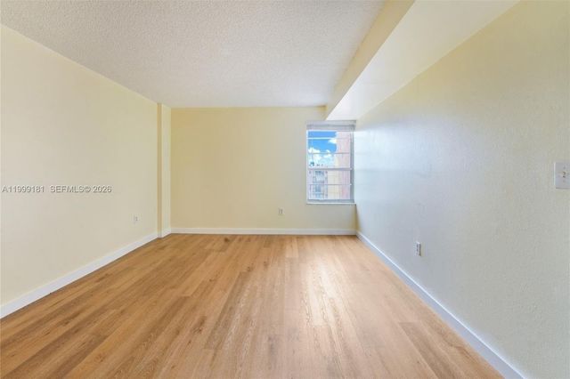 4801 NW 7th St 803-16, Miami, FL 33126