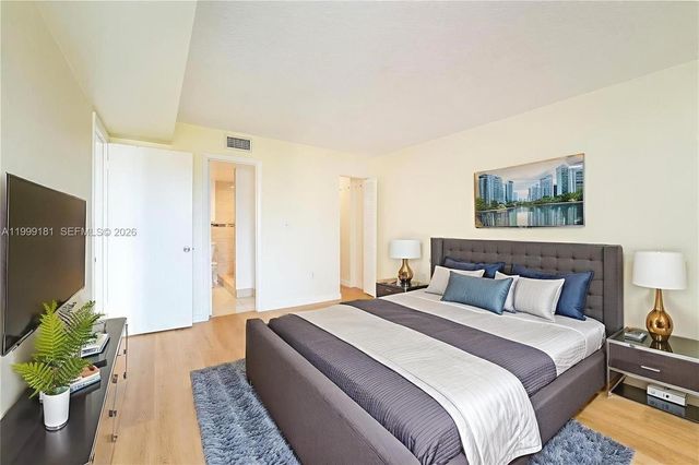 4801 NW 7th St 803-16, Miami, FL 33126