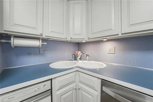 1007 Kings Arms Court, High Point, NC 27262