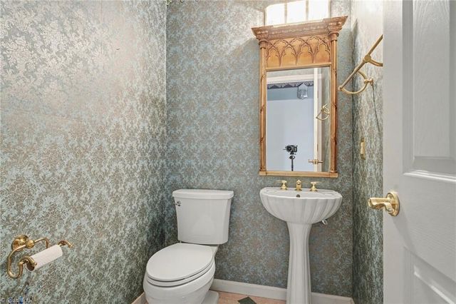 1007 Kings Arms Court, High Point, NC 27262