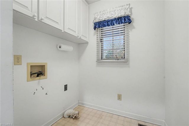 1007 Kings Arms Court, High Point, NC 27262