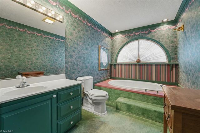 1007 Kings Arms Court, High Point, NC 27262