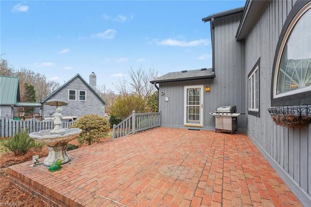 1007 Kings Arms Court, High Point, NC 27262