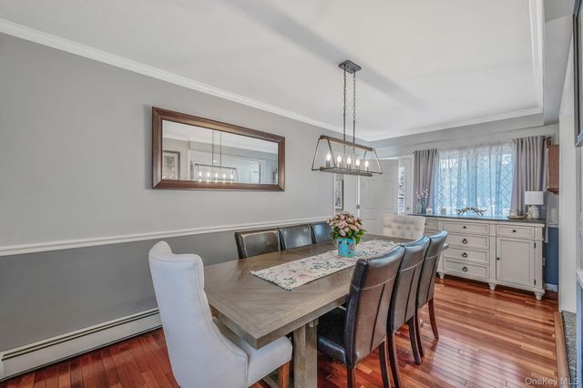 2 Sutton Place, Massapequa, NY 11758