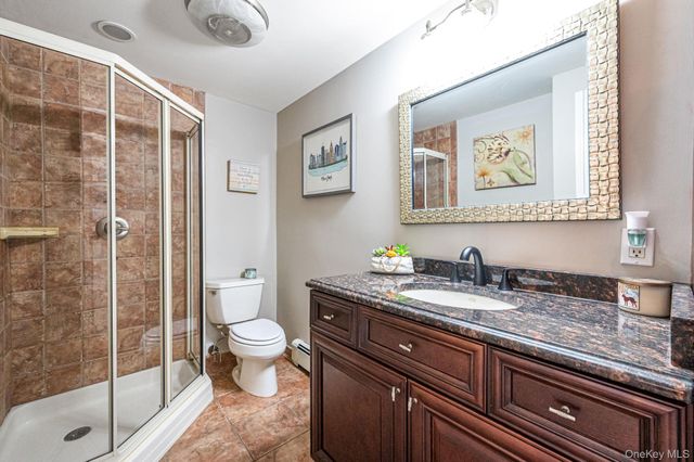 2 Sutton Place, Massapequa, NY 11758