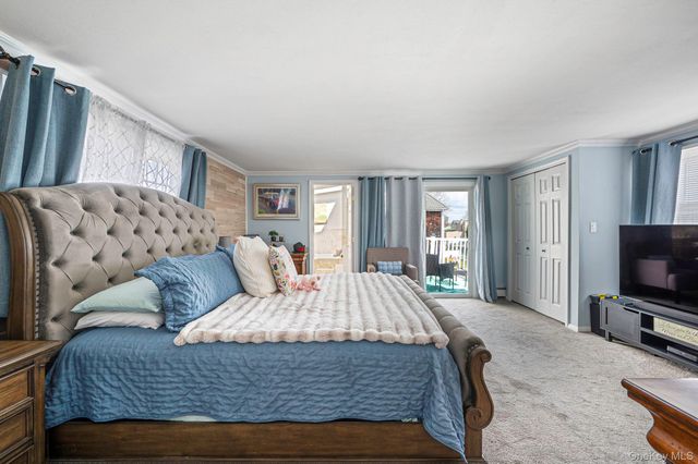 2 Sutton Place, Massapequa, NY 11758