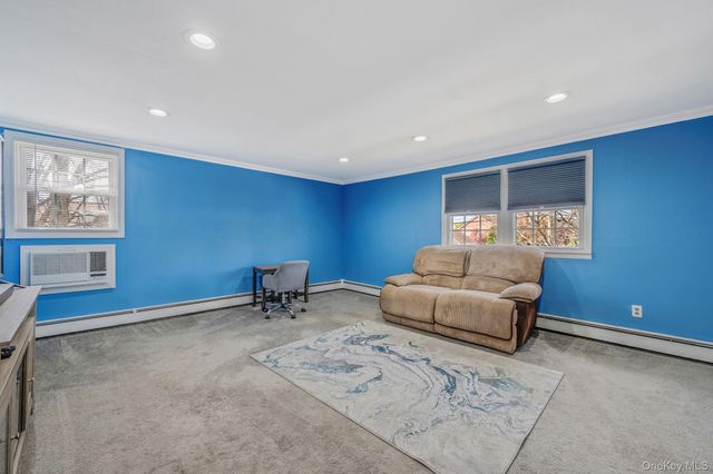 2 Sutton Place, Massapequa, NY 11758