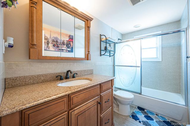 2 Sutton Place, Massapequa, NY 11758