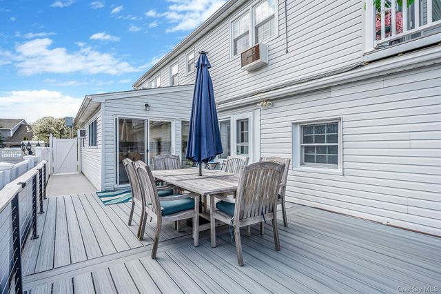 2 Sutton Place, Massapequa, NY 11758