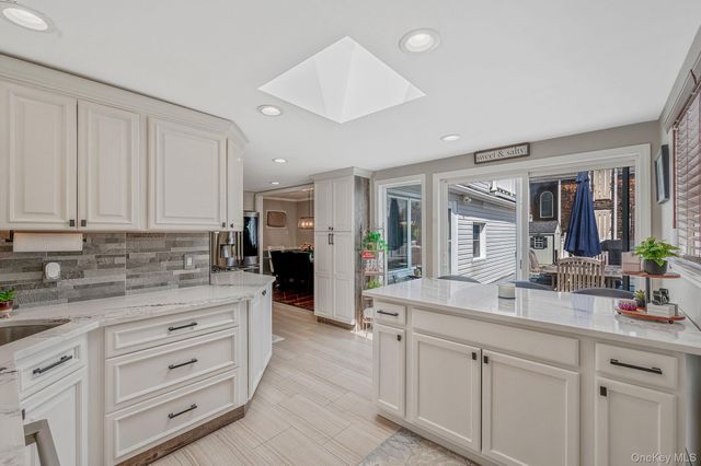 2 Sutton Place, Massapequa, NY 11758
