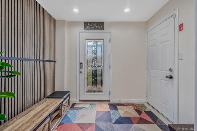 2 Sutton Place, Massapequa, NY 11758