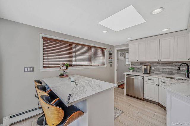 2 Sutton Place, Massapequa, NY 11758