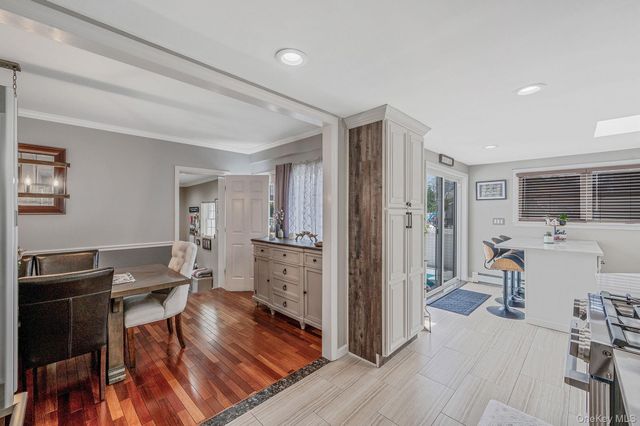 2 Sutton Place, Massapequa, NY 11758