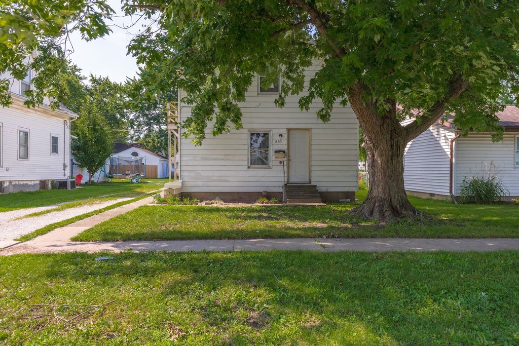 618 W Sherman Avenue, Pontiac, IL 61764