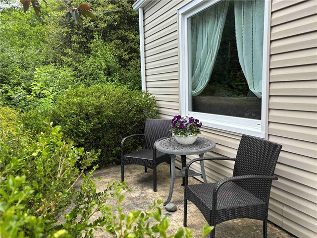 85 Adams Dr, Upper St Clair, PA 15241
