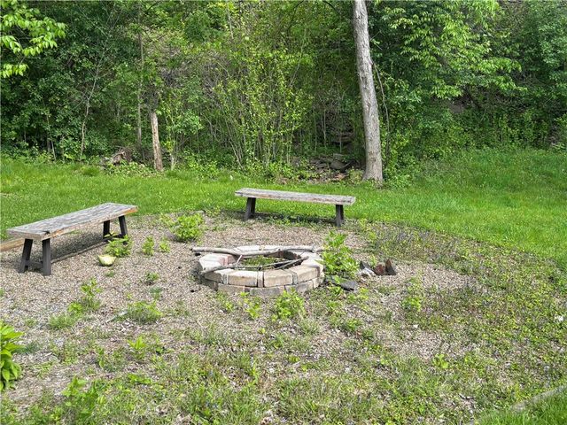 85 Adams Dr, Upper St Clair, PA 15241