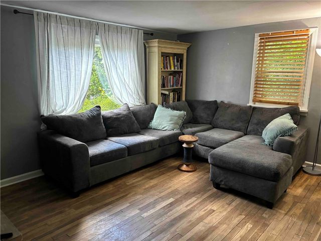 85 Adams Dr, Upper St Clair, PA 15241