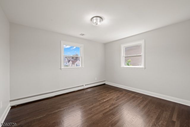 86 Mount Pleasant Ave, Woodland Park, NJ 07424
