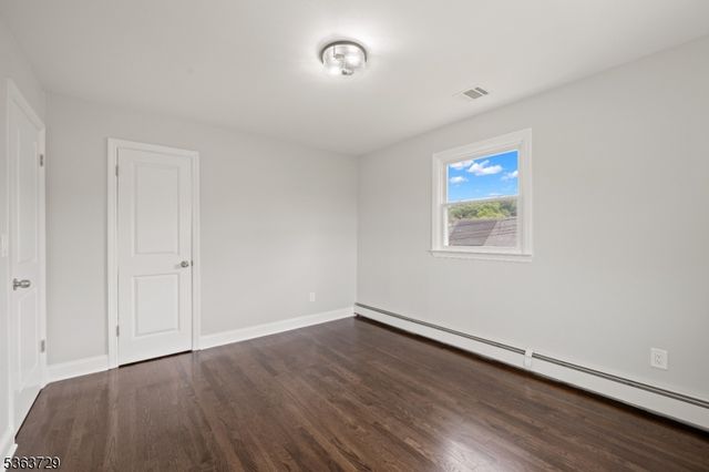 86 Mount Pleasant Ave, Woodland Park, NJ 07424