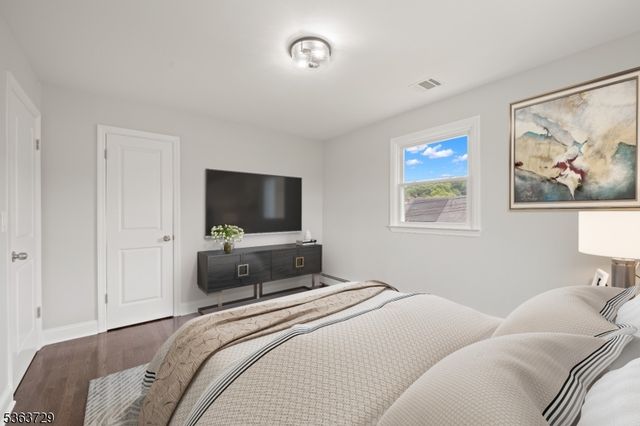 86 Mount Pleasant Ave, Woodland Park, NJ 07424