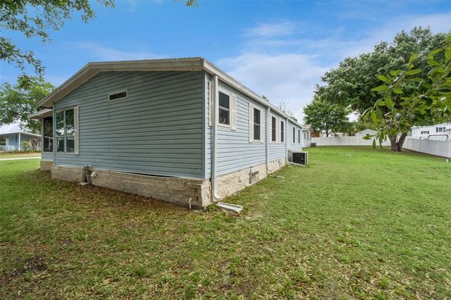 42 MAPLEHURST AVENUE, Debary, FL 32713