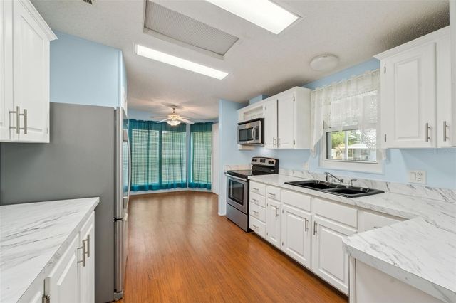 42 MAPLEHURST AVENUE, Debary, FL 32713
