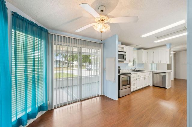 42 MAPLEHURST AVENUE, Debary, FL 32713