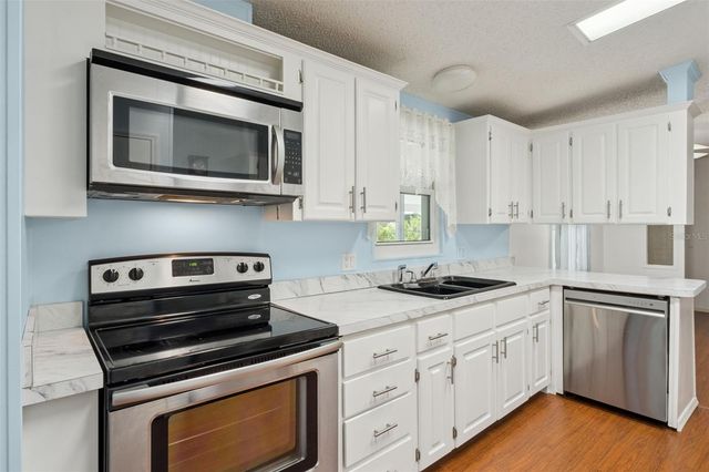 42 MAPLEHURST AVENUE, Debary, FL 32713