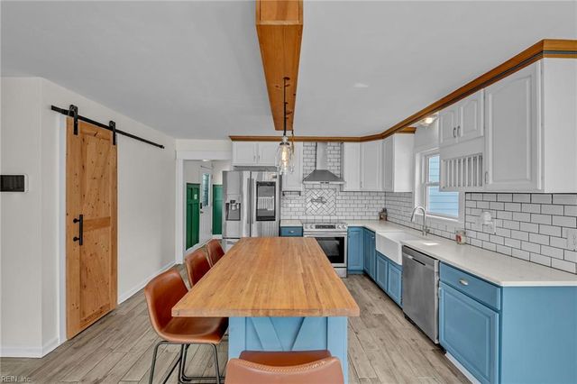 1700 Dandy Loop RD, Yorktown, VA 23692