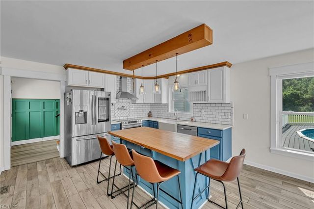 1700 Dandy Loop RD, Yorktown, VA 23692