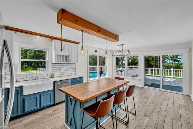 1700 Dandy Loop RD, Yorktown, VA 23692