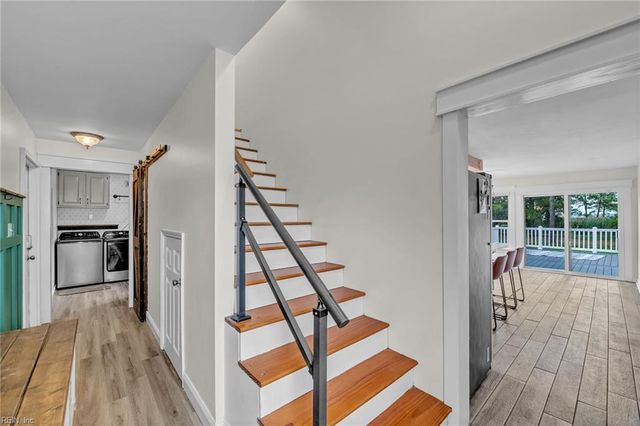 1700 Dandy Loop RD, Yorktown, VA 23692