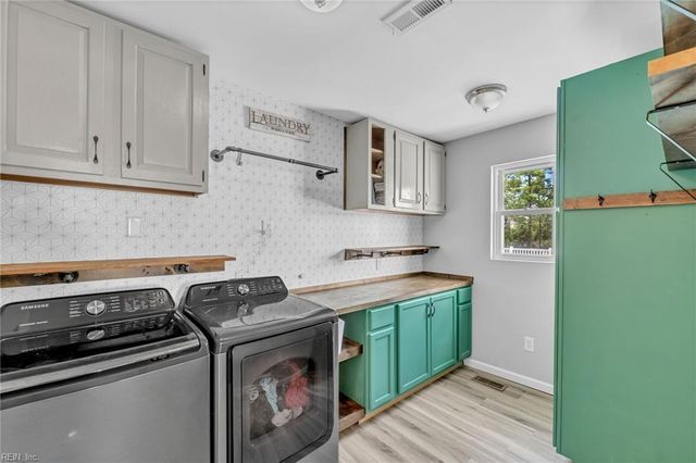 1700 Dandy Loop RD, Yorktown, VA 23692