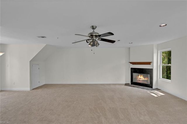 1700 Dandy Loop RD, Yorktown, VA 23692