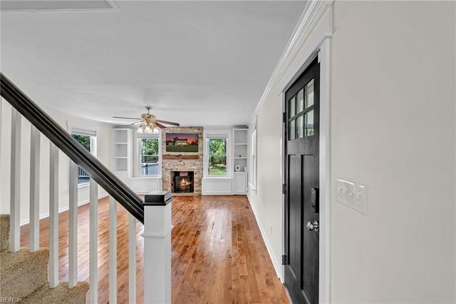 1700 Dandy Loop RD, Yorktown, VA 23692