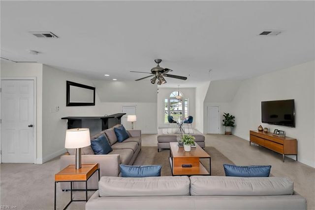 1700 Dandy Loop RD, Yorktown, VA 23692