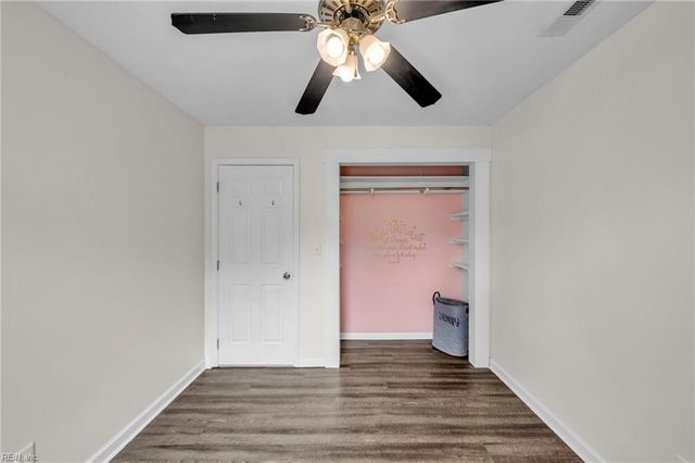1700 Dandy Loop RD, Yorktown, VA 23692