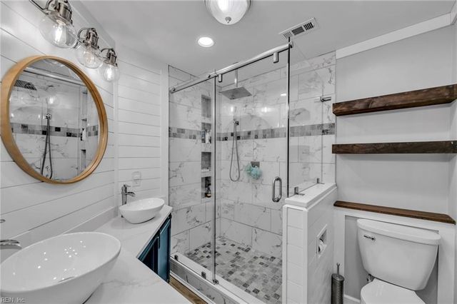 1700 Dandy Loop RD, Yorktown, VA 23692
