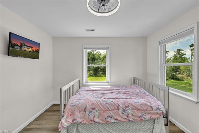 1700 Dandy Loop RD, Yorktown, VA 23692
