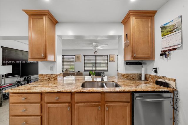 4402 NW 44th Ave, Tamarac, FL 33319