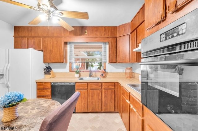 58 Arden St, Franklin Twp., NJ 08873