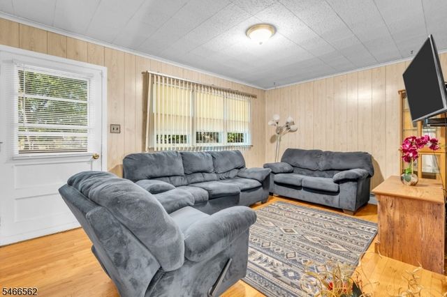 58 Arden St, Franklin Twp., NJ 08873