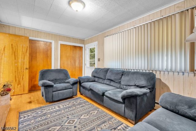58 Arden St, Franklin Twp., NJ 08873